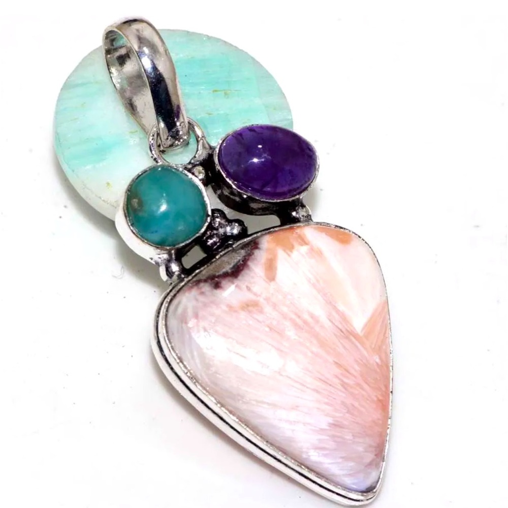 Native American turquoise pendant on natural stone brand new